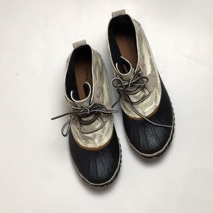 Sorel waterproof ankle boots. Upper material canvas